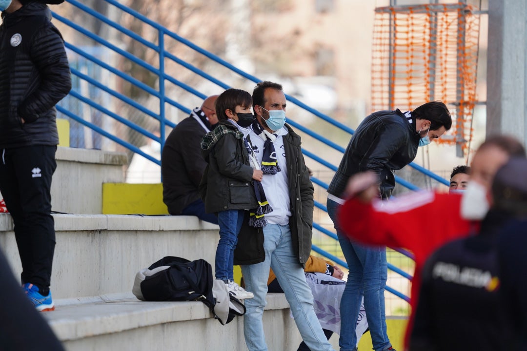 La afición arropó a Unionistas dentro y fuera del campo