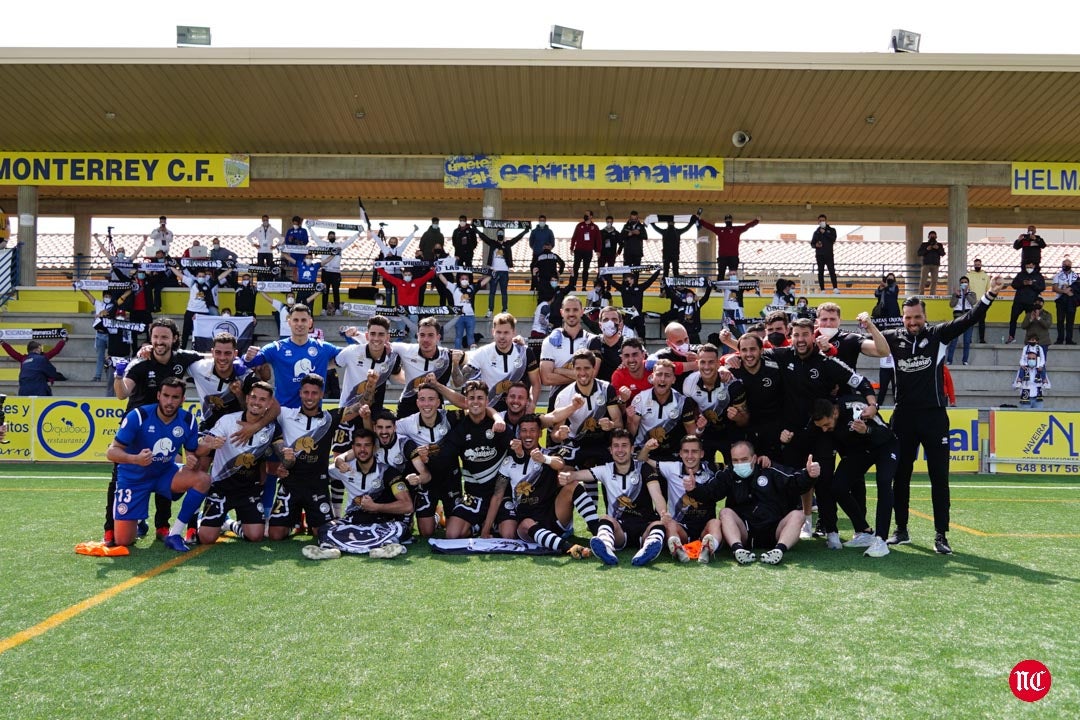 Los jugadores de Unionistas celebran la clasificación para la 1ª RFEF