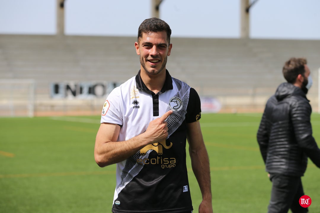 Los jugadores de Unionistas celebran la clasificación para la 1ª RFEF