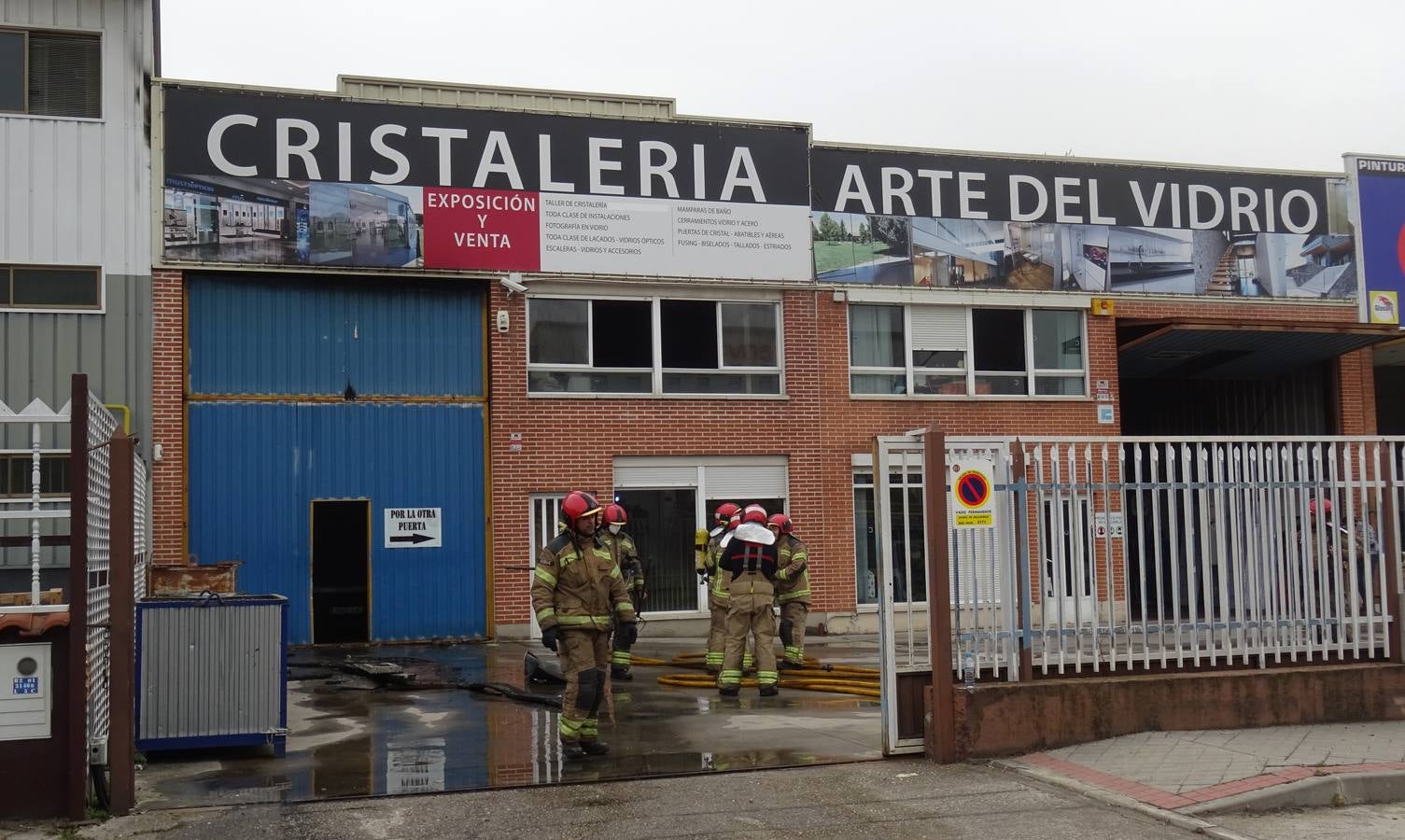 Fotos: Incendio en una cristalería del polígono de San Cristóbal de Valladolid