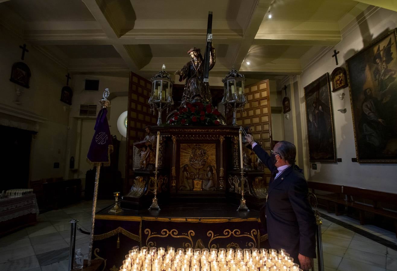 Fotos: De procesión por las iglesias de Valladolid