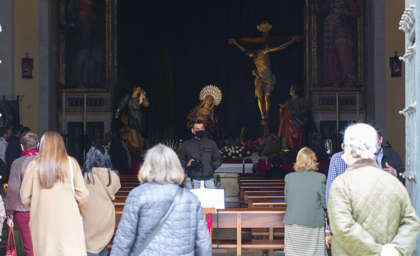 Fotos: De procesión por las iglesias de Valladolid