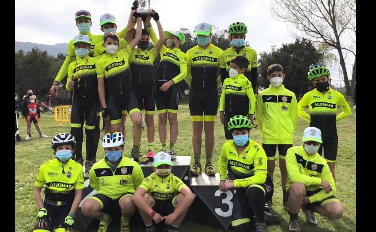 La Escuela de Ciclismo Moisés Dueñas se lleva el Team Relay en Navaluenga