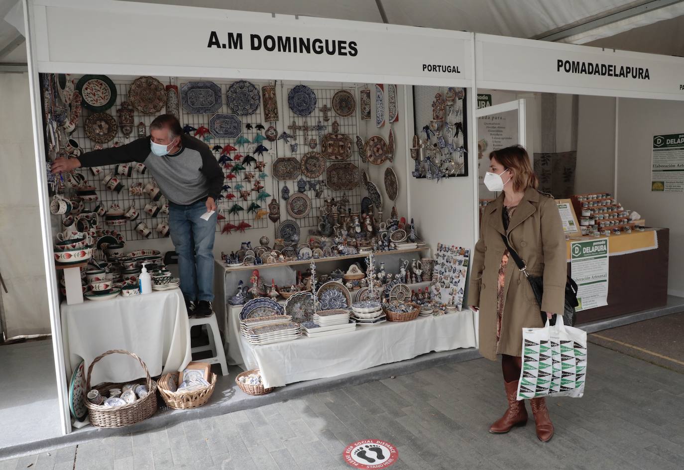 El paseo central del Campo Grande acoge entre el 31 de marzo y el 4 de abril la Feria de Artesanía de Valladolid. 