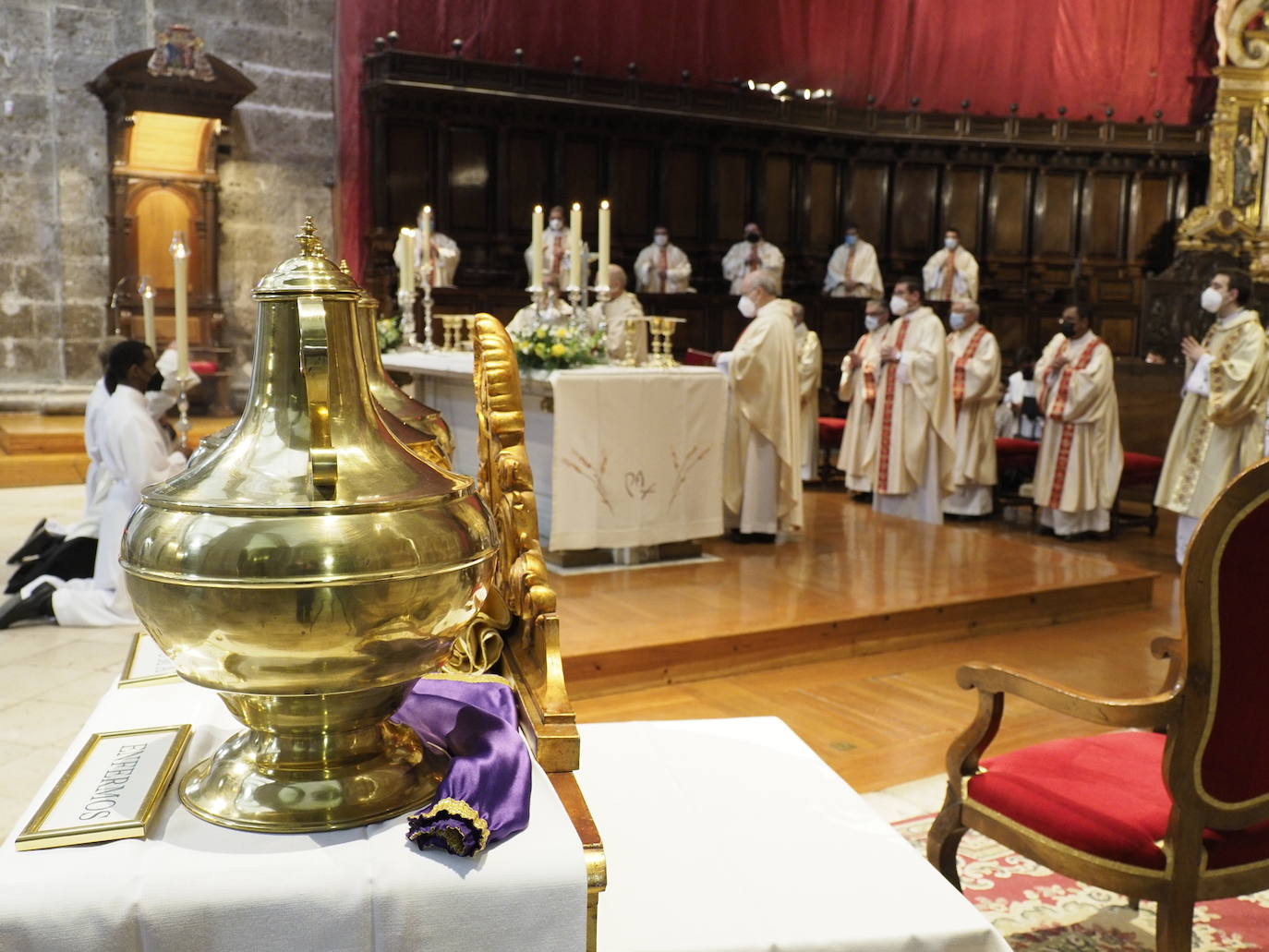 Fotos: Misa crismal celebrada este Miércoles Santo en la Catedral de Valladolid