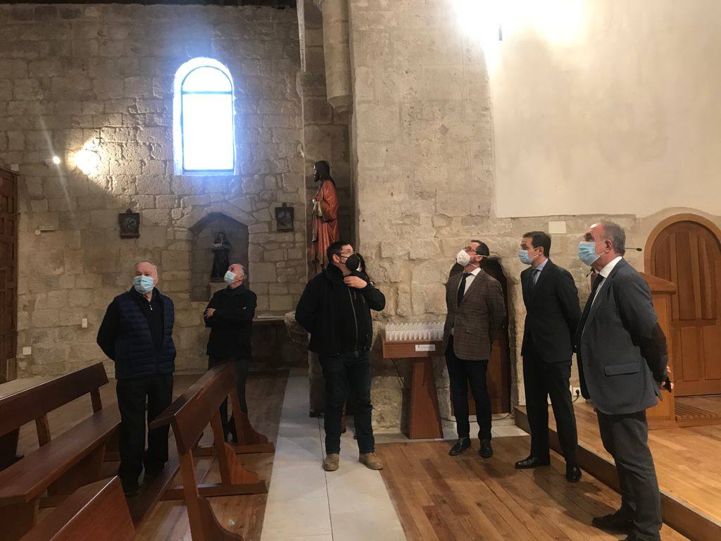 Visita del viceconsejero de Cultura, segundo por la derecha, acompañado por el delegado de la Junta en Palencia. 