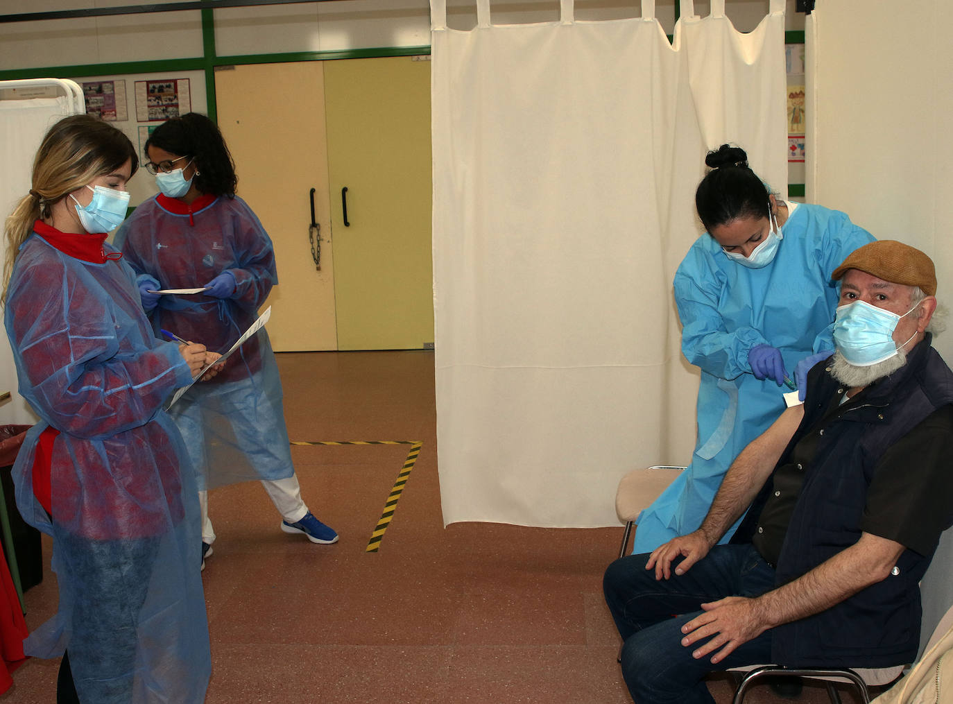 Vacunación en el pabellón Pedro Delgado 