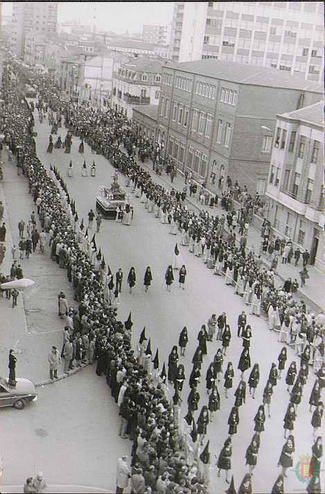 Procesión de Penitencia y Caridad en los años 70.