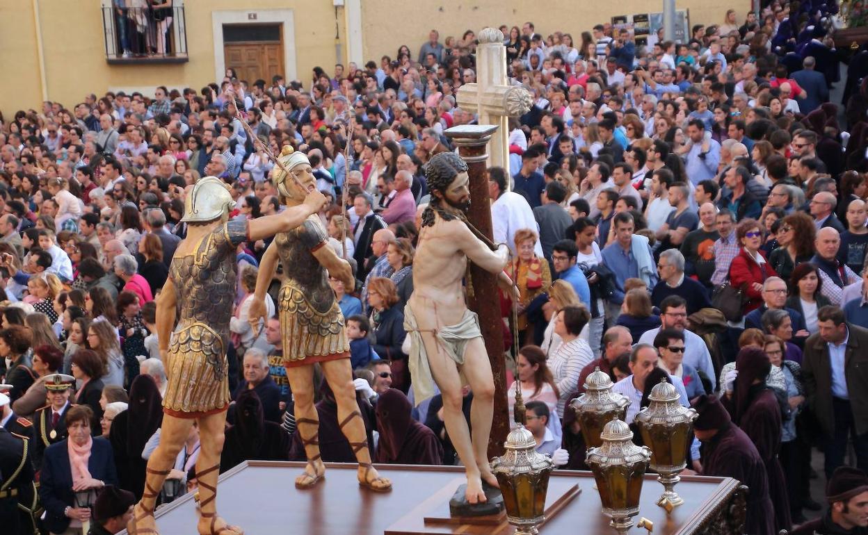 El paso de la Flagelación durante su procesión del Jueves Santo. 