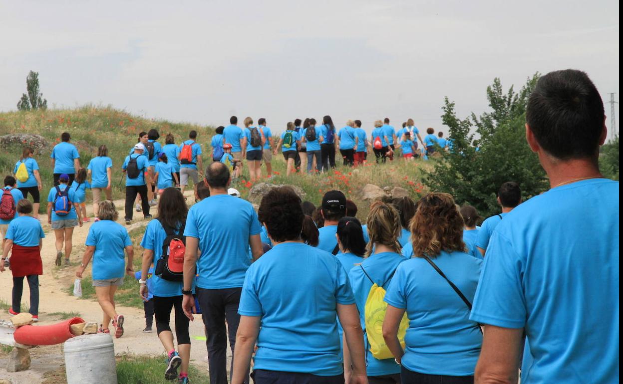 Participantes en una marcha solidaria a favor de Autismo Segovia celebrada en años anteriores. 