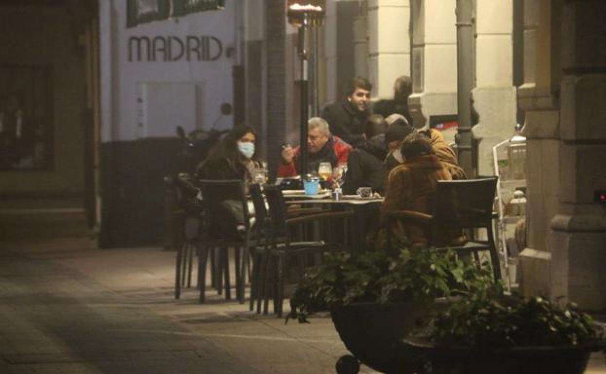 Imagen de archivo de una terraza en el centro de la capital. 