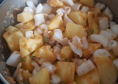 Imagen secundaria 1 - Un sencillo plato de cuchara, sepia con patatas