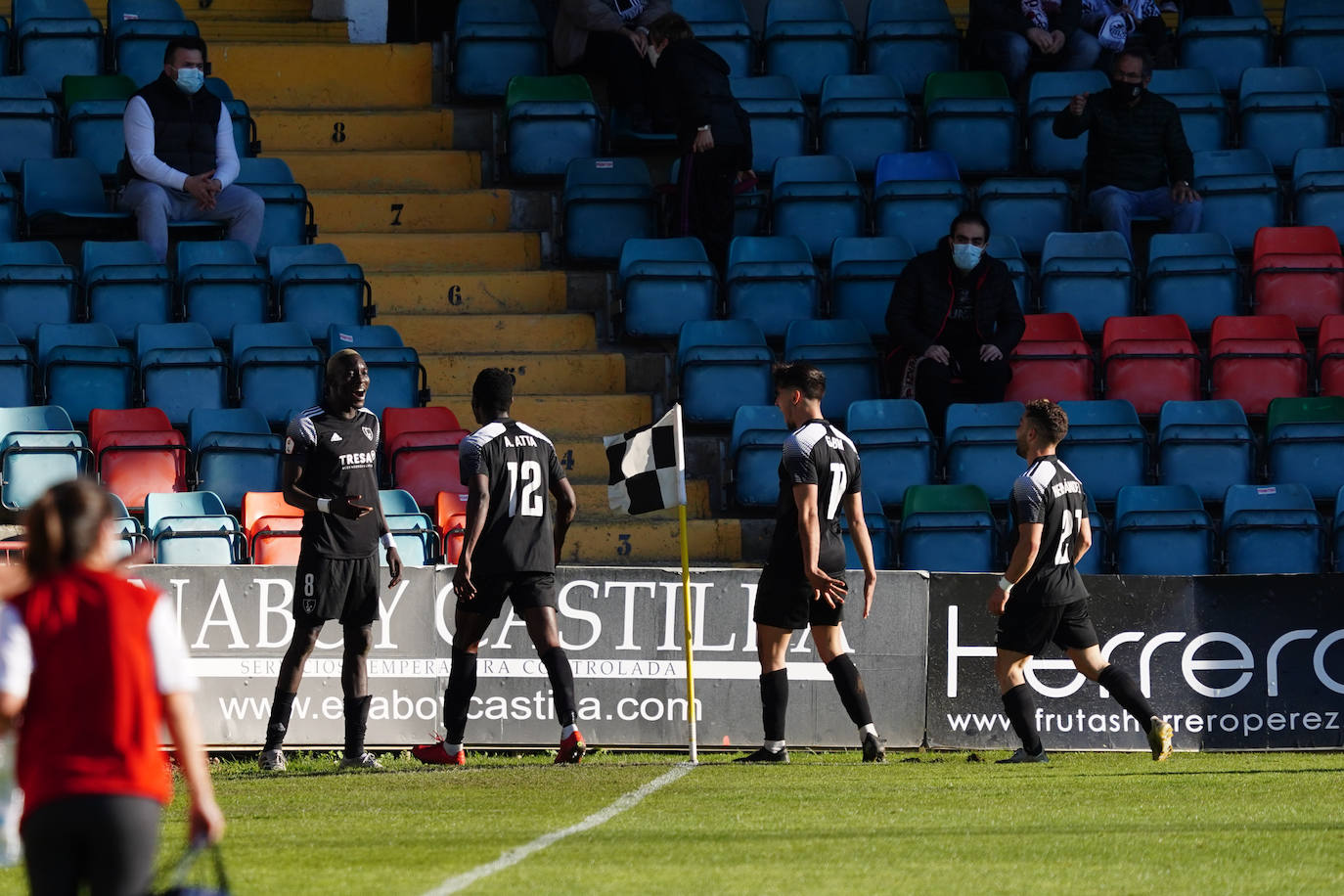 Maissa celebra su gol en el Helmántico ante el Salamanca UDS. 