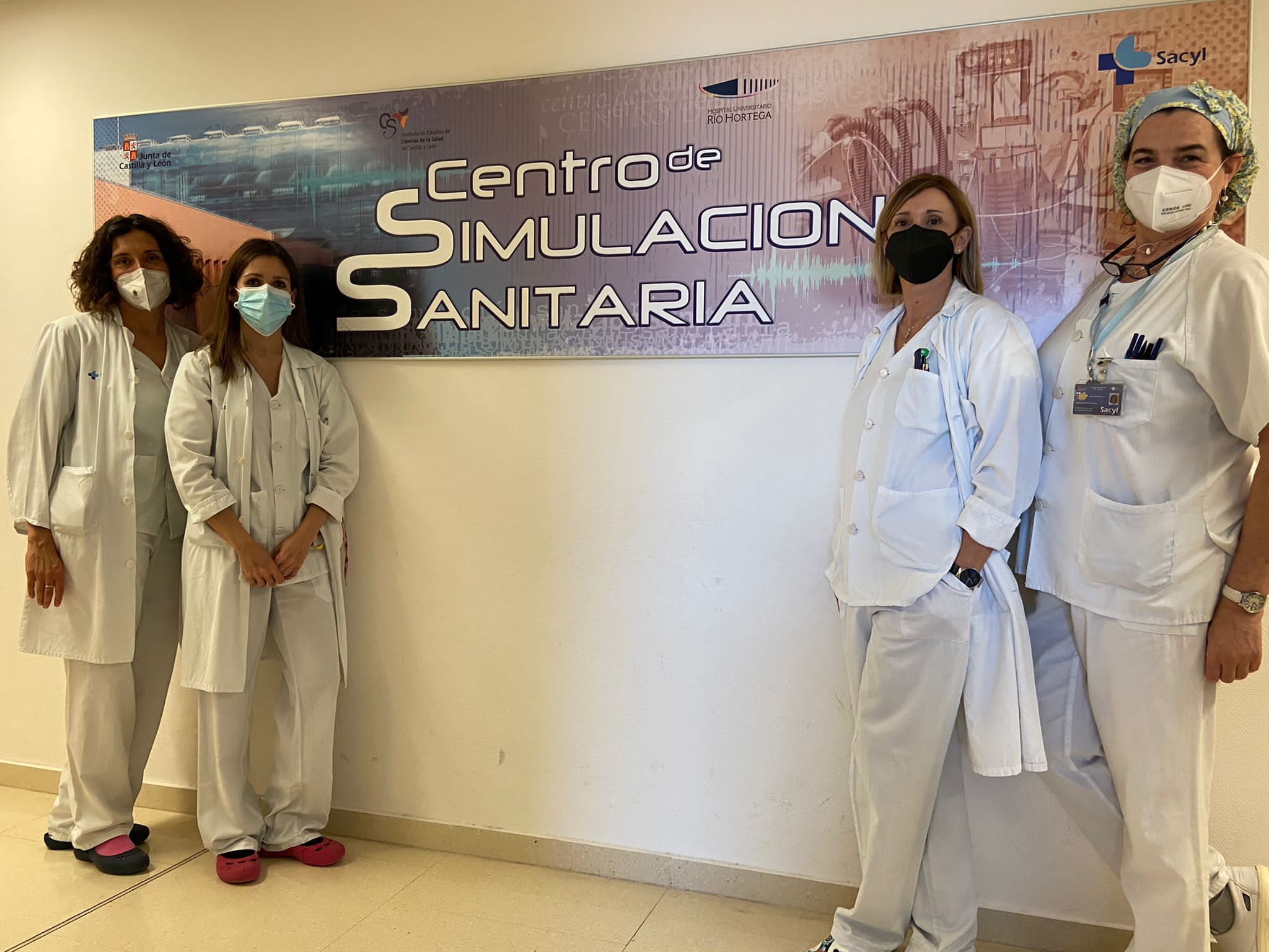 Fotos: Entrenamiento de profesionales sanitarios con el simulador en Emergencias Obstétricas del Hospital Río Hortega de Valladolid