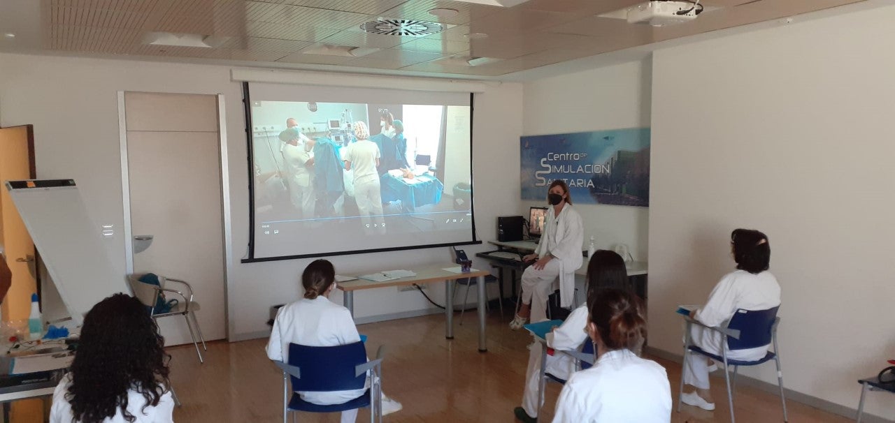 Fotos: Entrenamiento de profesionales sanitarios con el simulador en Emergencias Obstétricas del Hospital Río Hortega de Valladolid