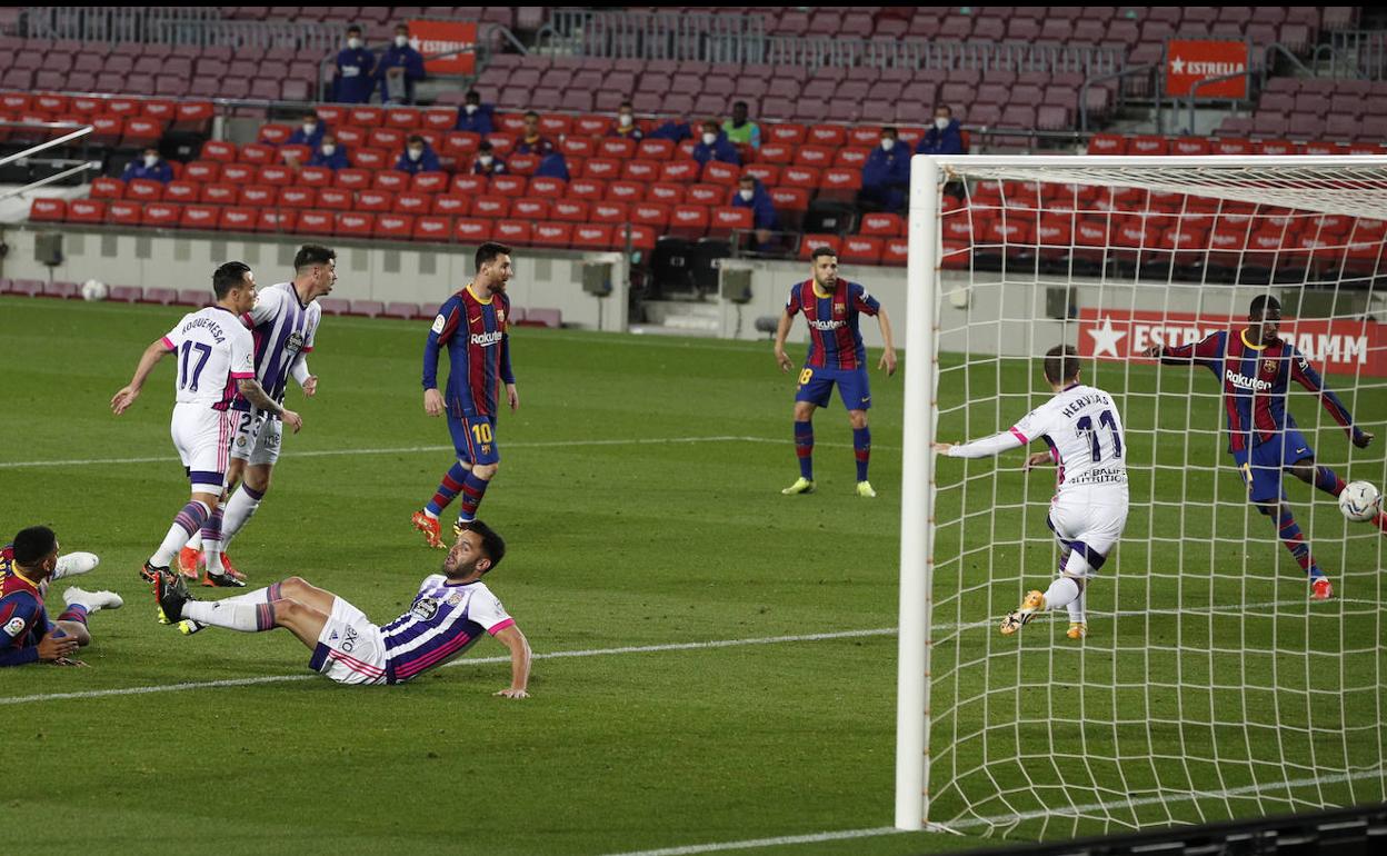 Dembelé antoa el gol del triunfo culé ante Hervías, desubicado, y con Masip fuera de foco. 