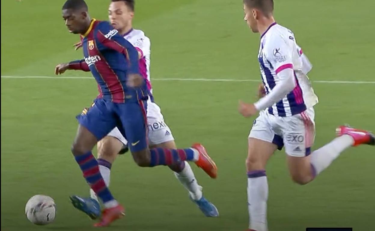 Acción por la que Óscar Plano fue expulsado ante el FC Barcelona