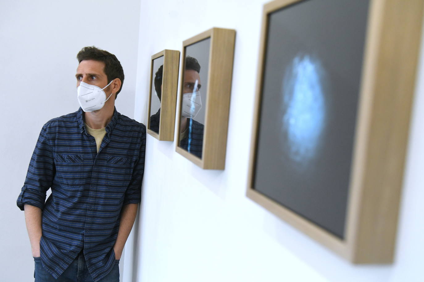 Martín Caballero revela su obra rescatada de su escondite entre las páginas de dos cuadernos del desván de la casa de sus padres en Villabrágima 