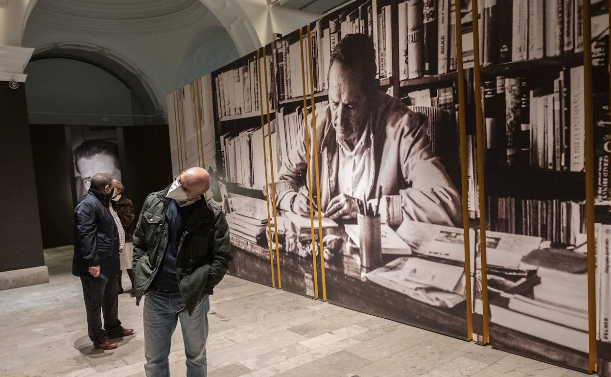 La exposición de Miguel Delibes en la Sala Municipal de Exposiciones de la Pasión.