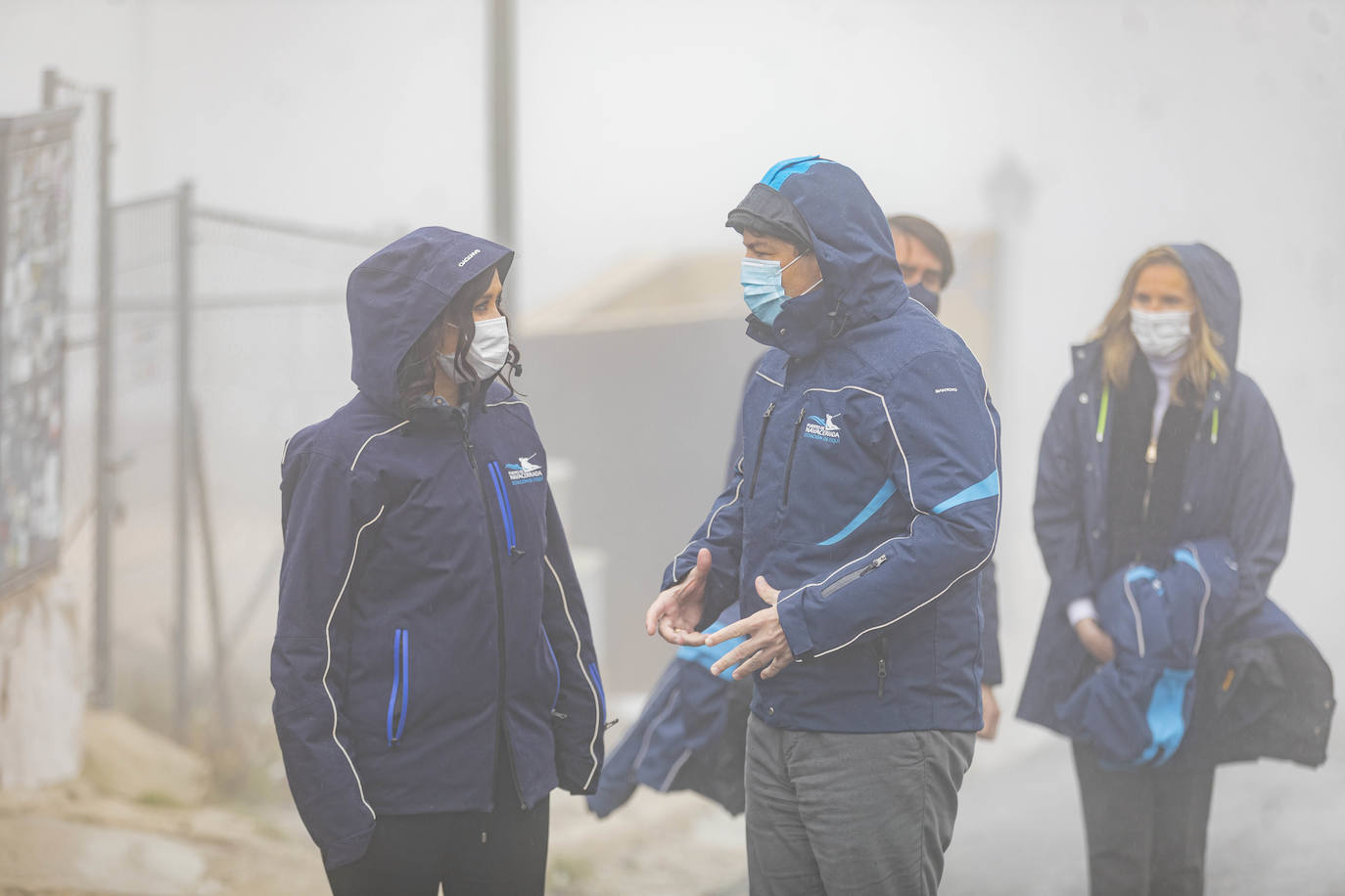 Isabel Díaz Ayuso y Alfonso Fernández Mañueco, durante su visita a Navacerrada.