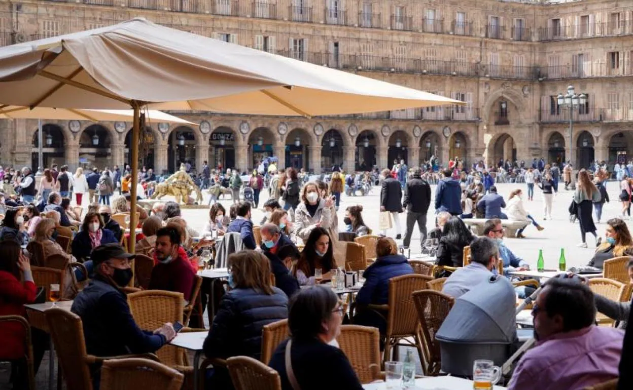 O mucho cambia la situación en dos días, o las terrazas serán la única alternativa para tomarse un caña en Salamanca.