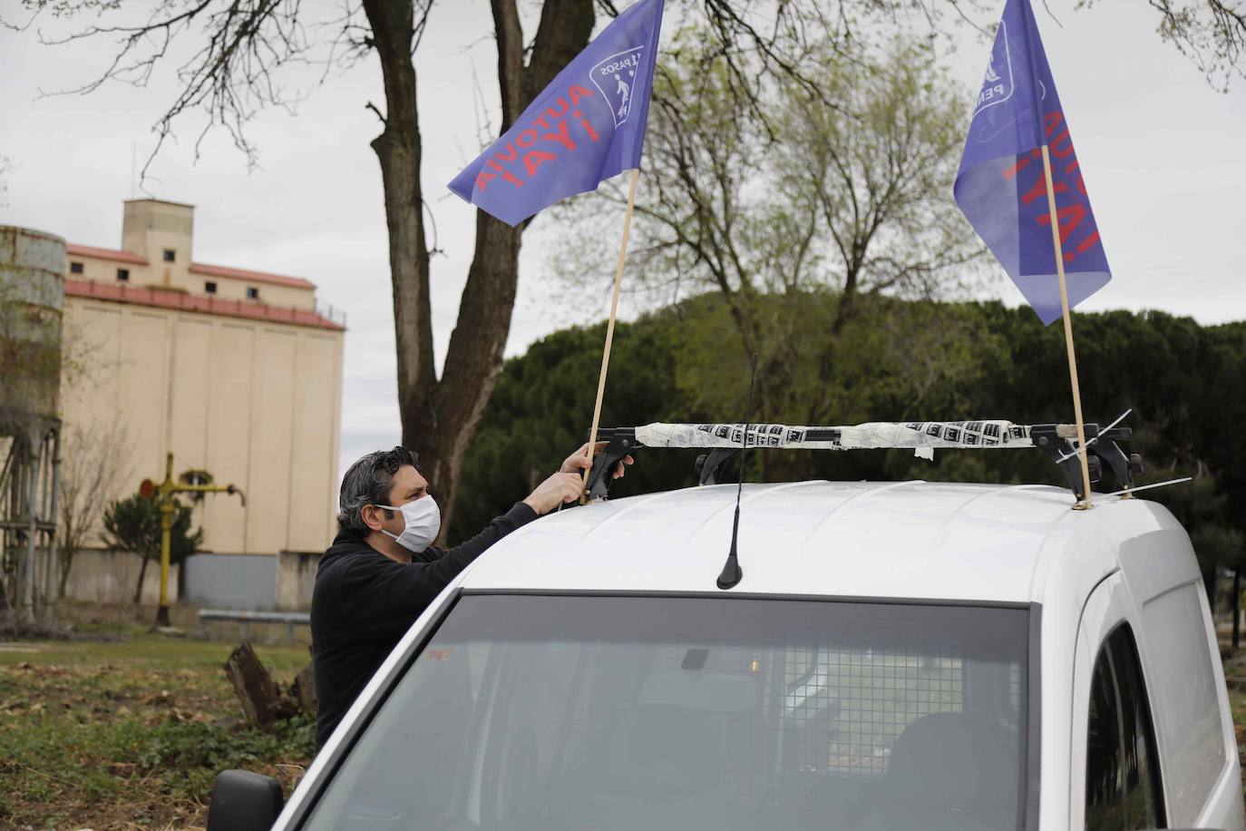 Los coches se echan a la calle para reivindicar la Autovía del Duero. 