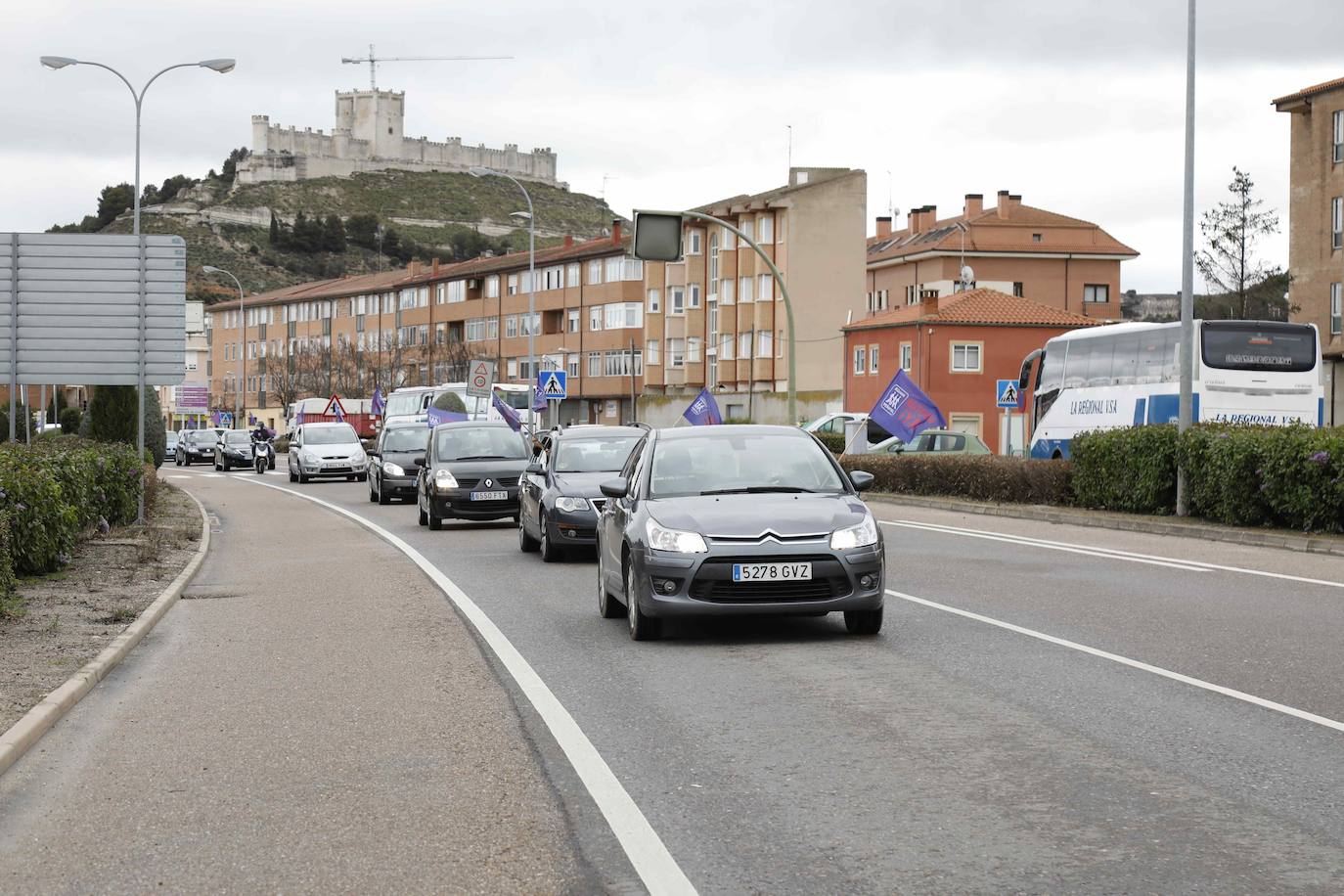 Los coches se echan a la calle para reivindicar la Autovía del Duero. 