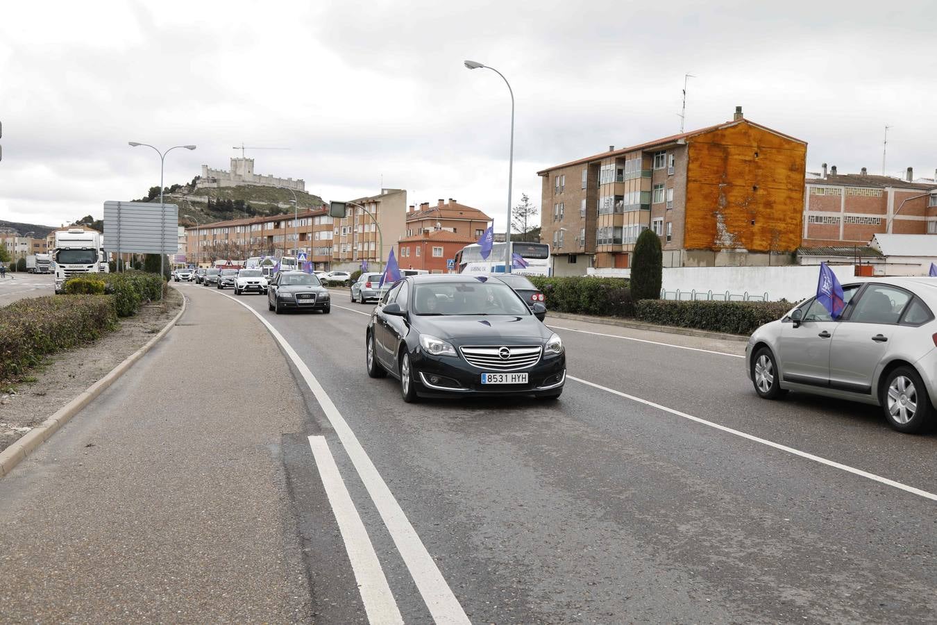 Los coches se echan a la calle para reivindicar la Autovía del Duero. 