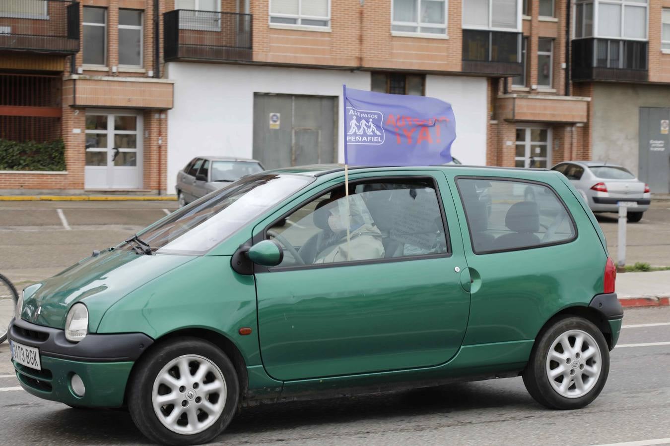 Los coches se echan a la calle para reivindicar la Autovía del Duero. 