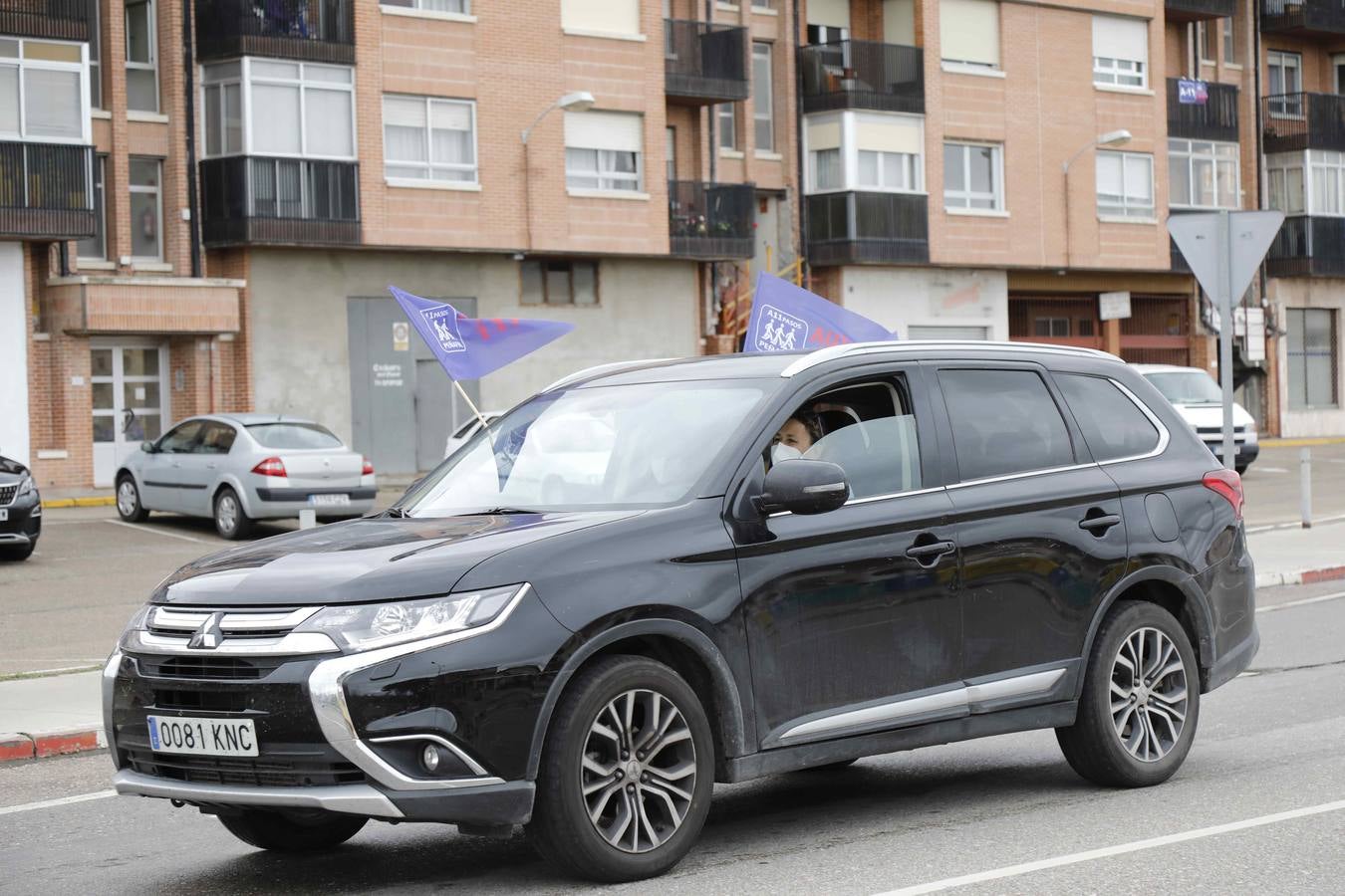 Los coches se echan a la calle para reivindicar la Autovía del Duero. 