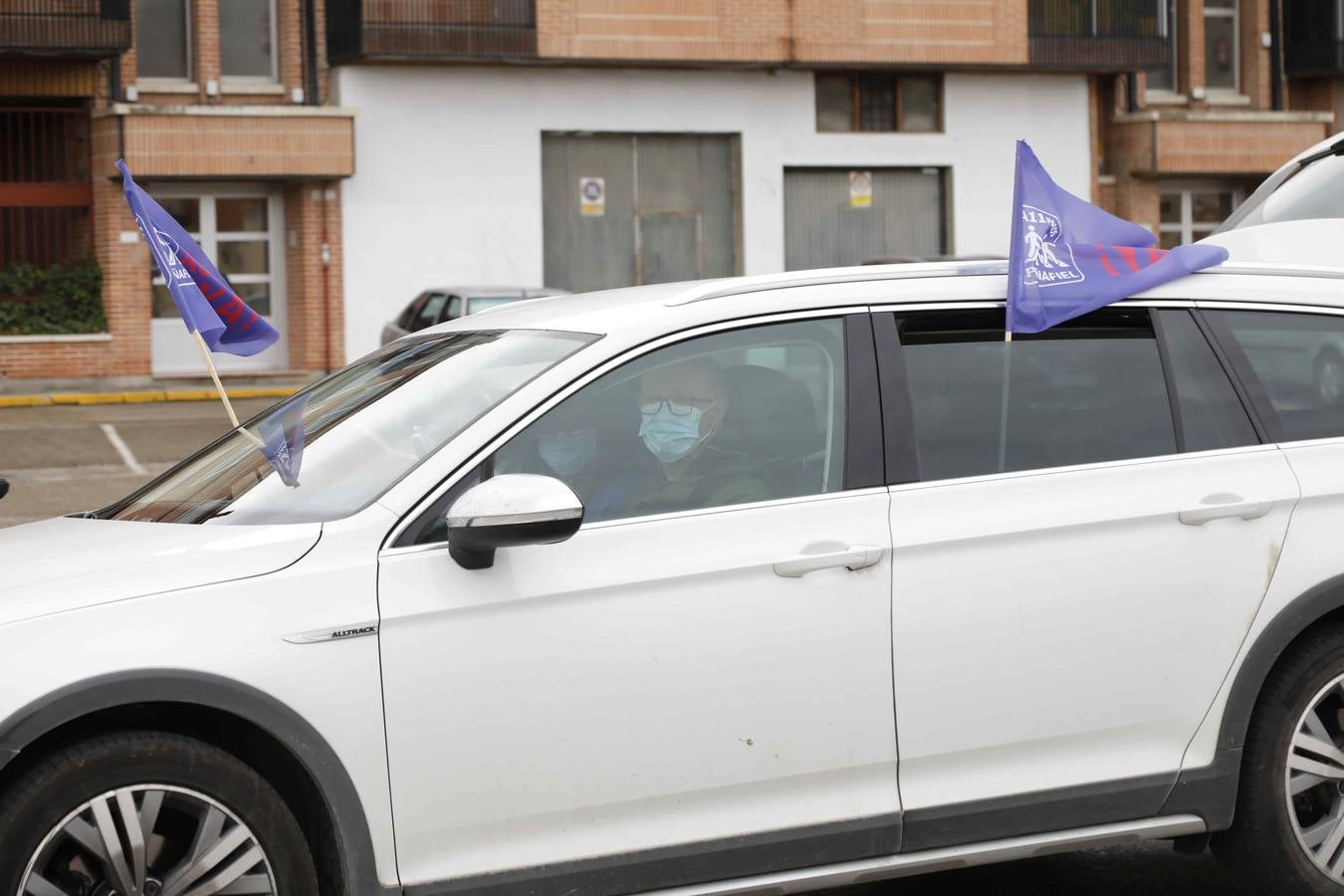 Los coches se echan a la calle para reivindicar la Autovía del Duero. 