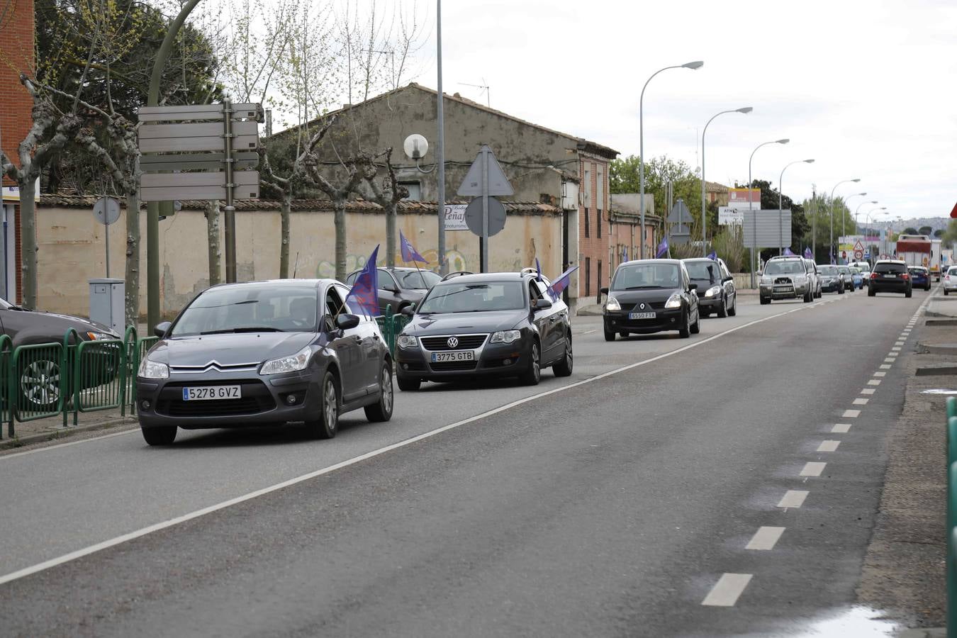 Los coches se echan a la calle para reivindicar la Autovía del Duero. 