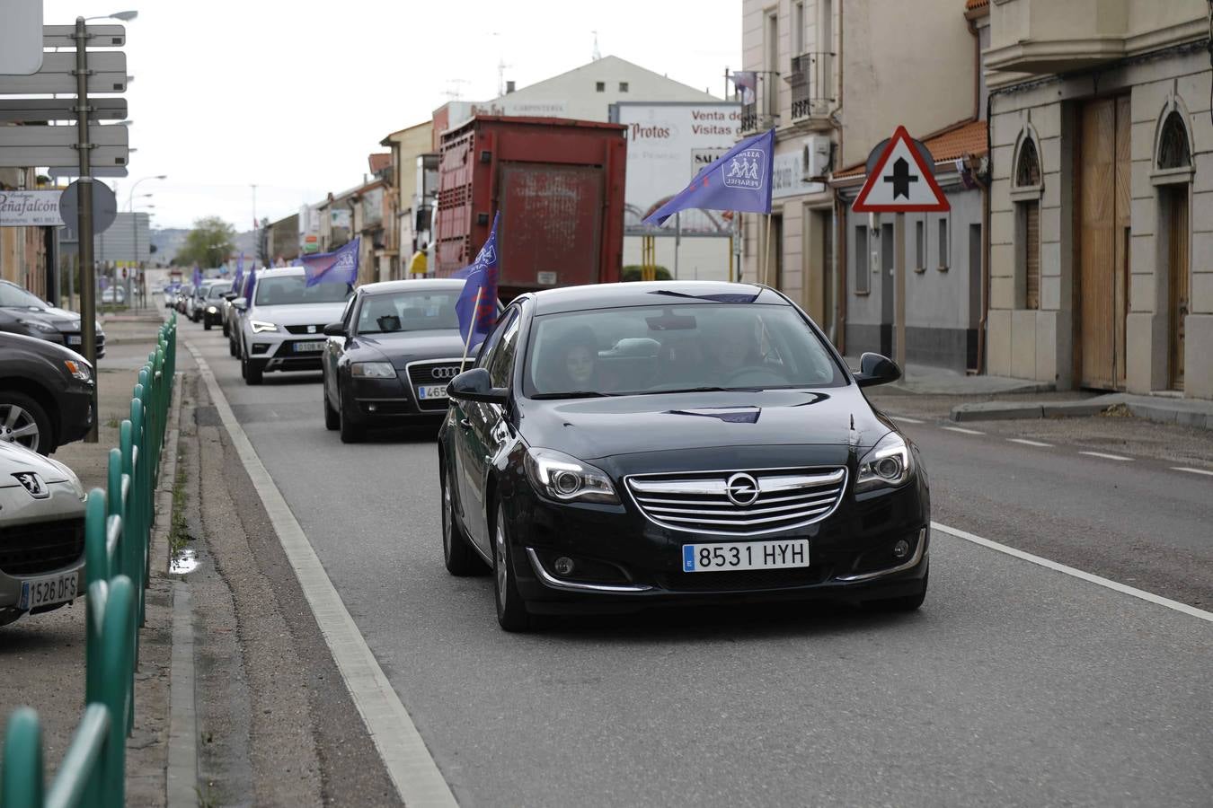 Los coches se echan a la calle para reivindicar la Autovía del Duero. 
