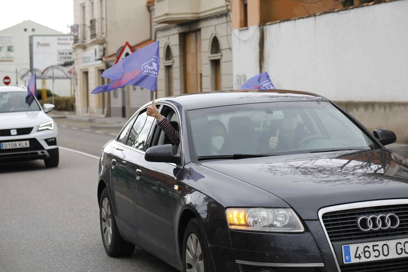 Los coches se echan a la calle para reivindicar la Autovía del Duero. 