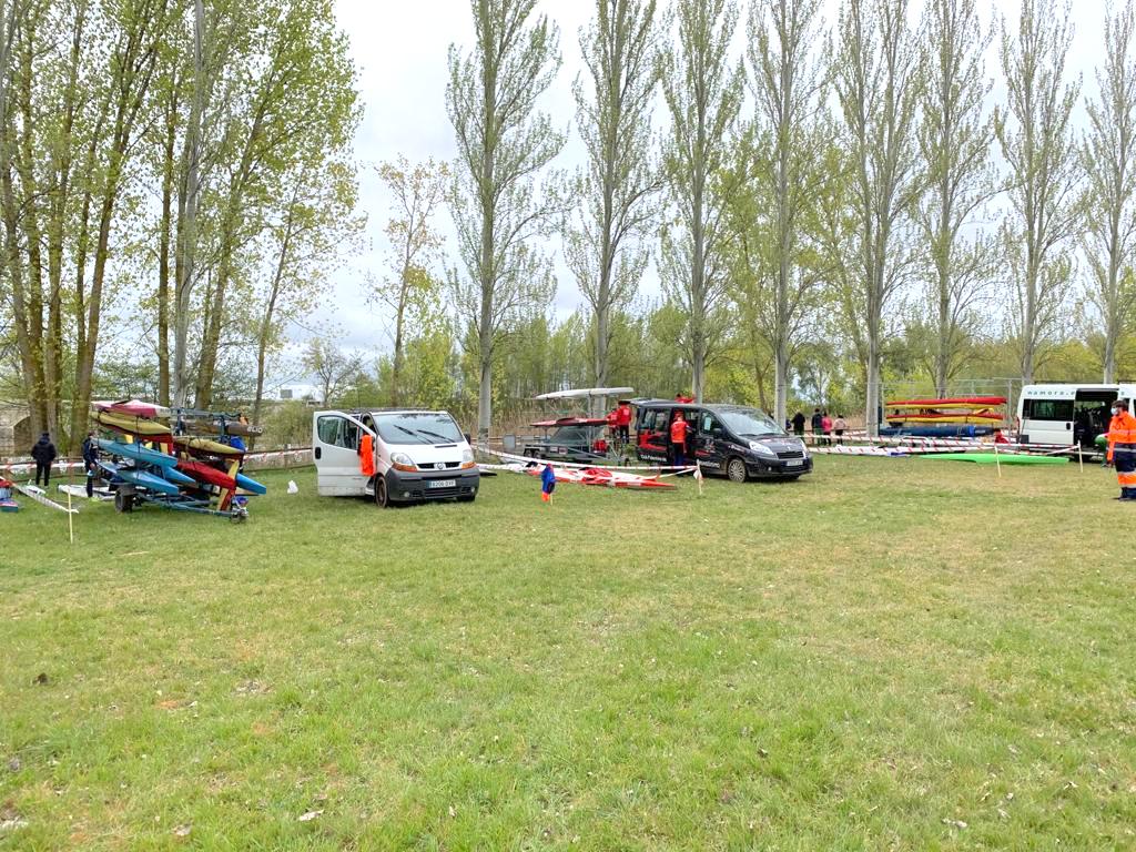 Piragüistas durante el Campeonato celebrado en Torquemada