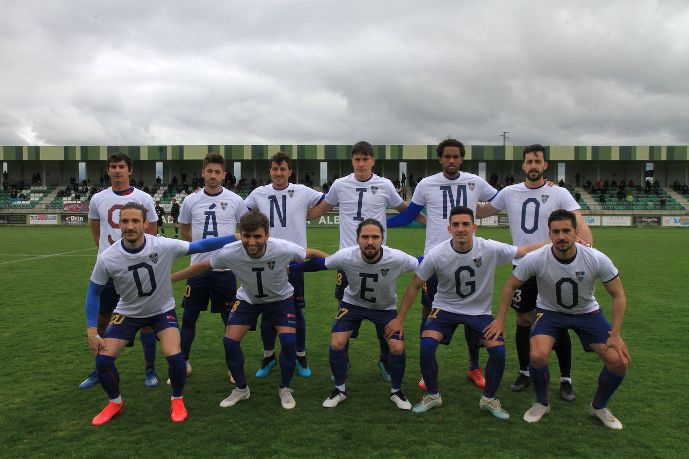 Jugadas del encuentro entre la Segoviana y el Astorga.