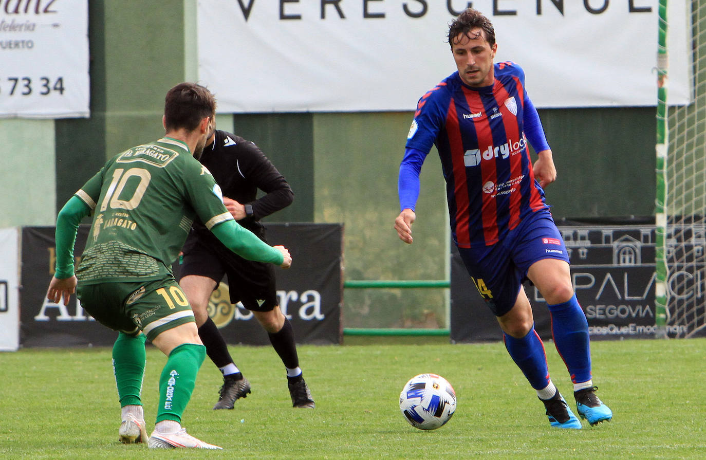 Jugadas del encuentro entre la Segoviana y el Astorga.