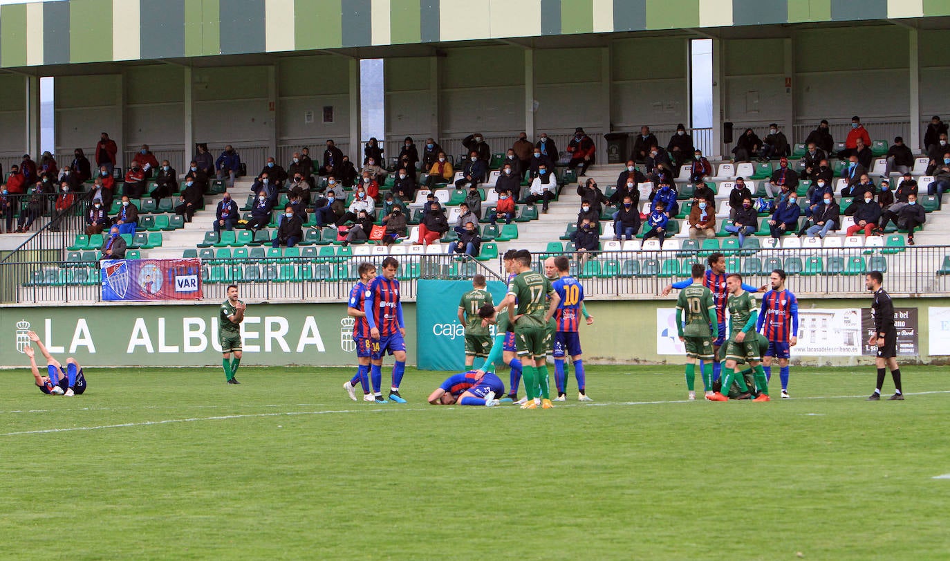 Jugadas del encuentro entre la Segoviana y el Astorga.