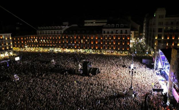 Aspecto que presentaba la Plaza Mayor, durante el concierto los artistas de OT. 