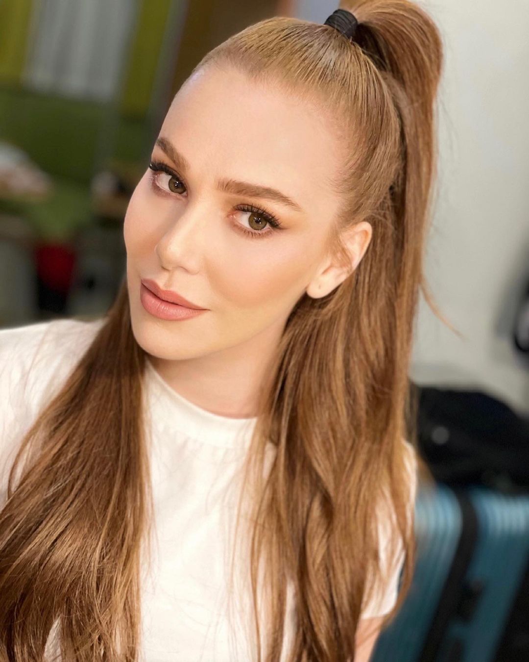 La pelirroja Elçin Sangu, que saltó al foco mediático por la serie 'Te alquilo mi amor', aparece en la lista de rostros más cotizados del continente asiático y en el puesto 83 de la lista de las actrices más bellas del momento.