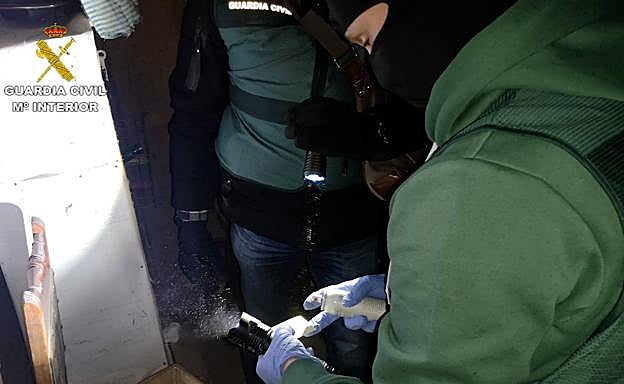 Imagen principal - Cinco detenidos en Zamora y uno en Valladolid por trafico de anfetaminas