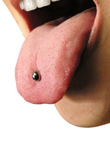 Imagen secundaria 2 - 'Piercings' realizados en distintas partes del cuerpo.