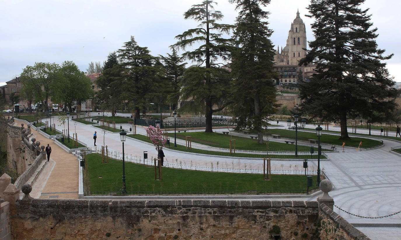 Plaza Reina Victoria Eugenia del Alcázar 
