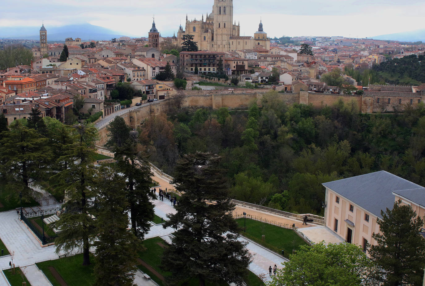 Plaza Reina Victoria Eugenia del Alcázar 
