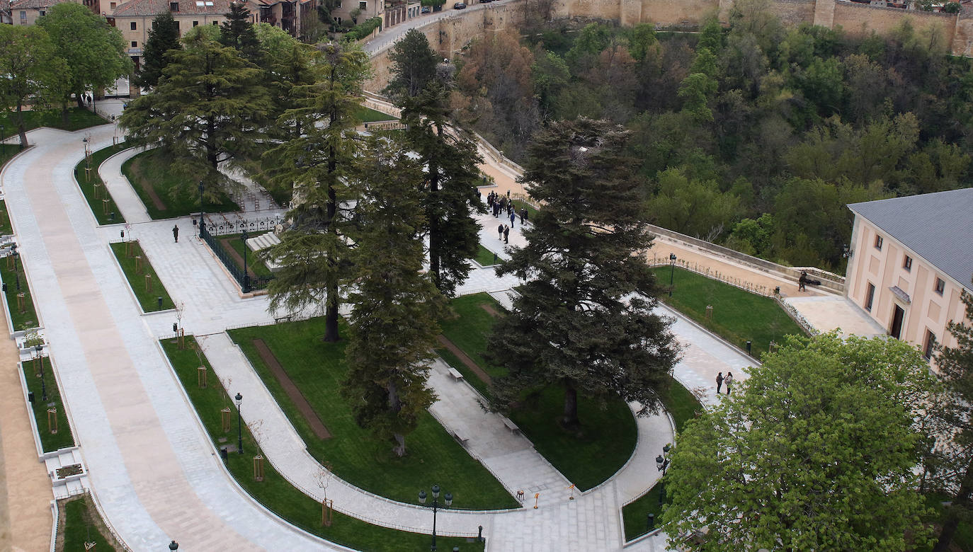 Plaza Reina Victoria Eugenia del Alcázar 