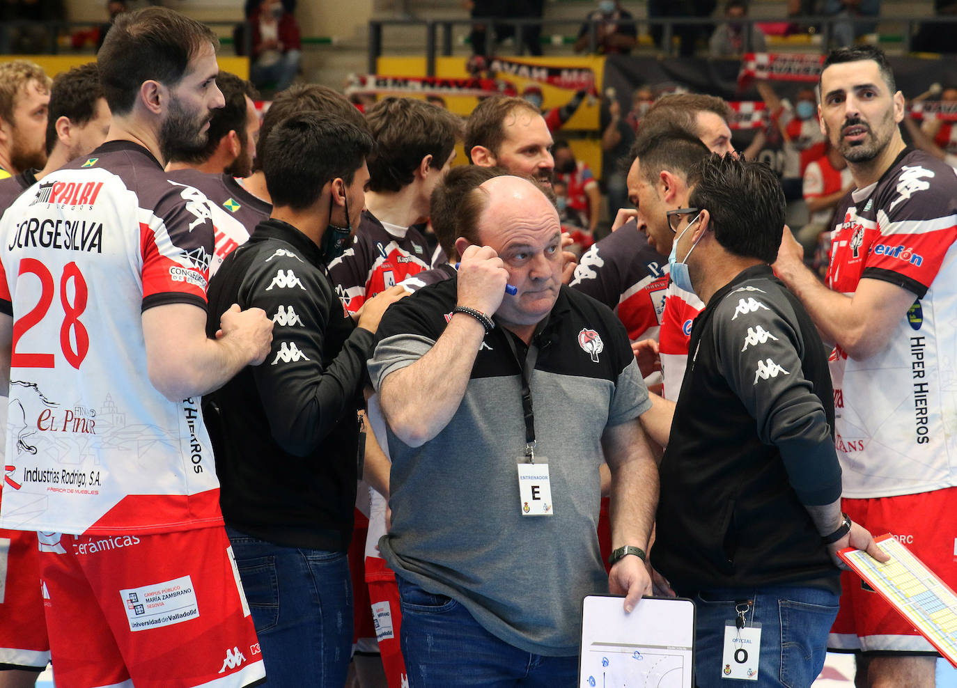 Partido de la Liga Asobal entre el Balonmano Nava y Puente Genil 