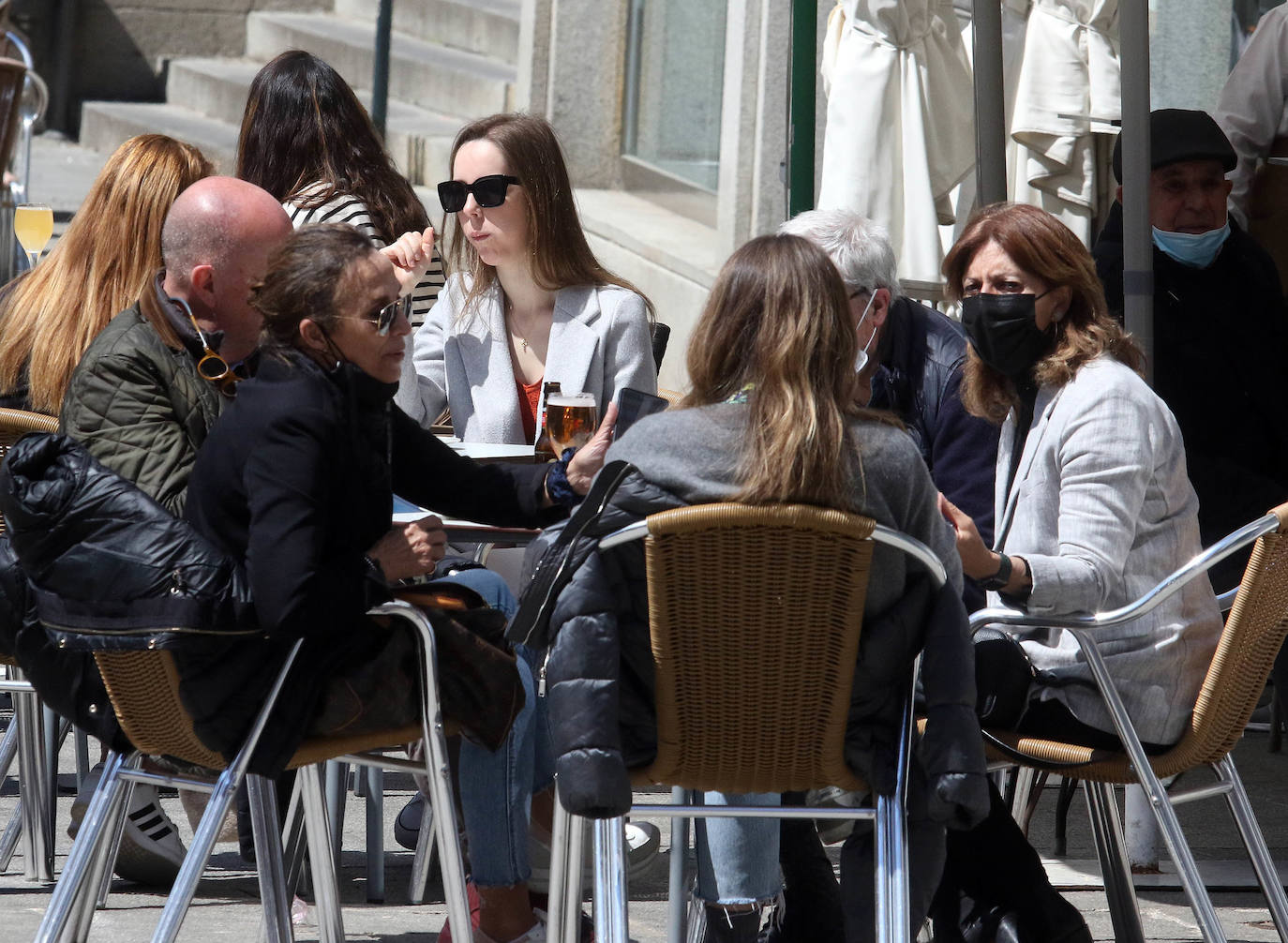 Ambiente y terraceo en el vermú del domingo en Segovia 
