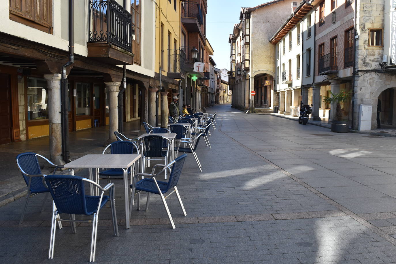 Terrazas en la Plaza Mayor de Cervera. 