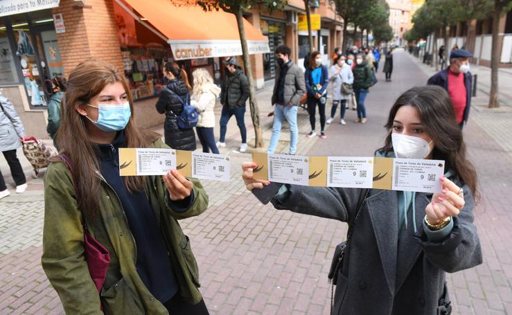 Colas para retirar entradas de los toros en Valladolid