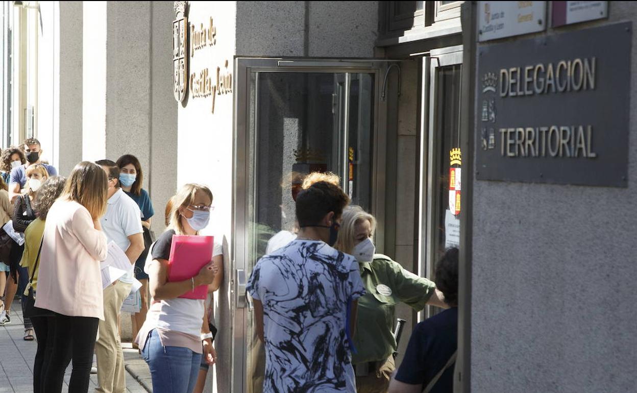 Laboral: Los trabajadores afectados por un ERTE ya pueden solicitar las ayudas de la Junta